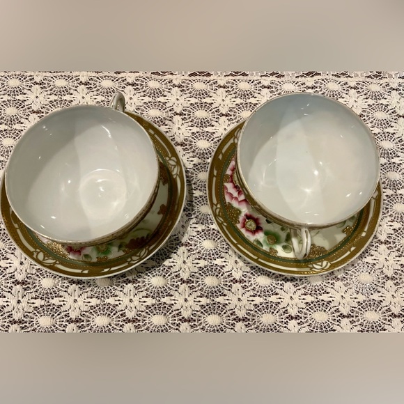 PAIR of Antique Porcelain Hand Painted Japanese Tea Cups and Saucers - Picture 4 of 10